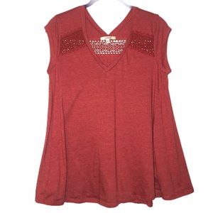 5/$25 | Creme V Neck Flowy Cap Sleeve Blouse